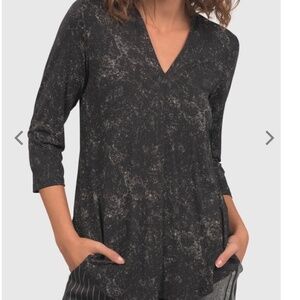 Alembika Urban Essentials V-Neck Top, 3/4 sleeves, high low hem